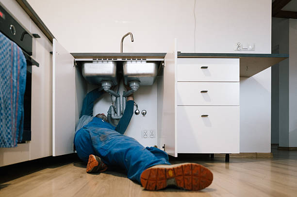 Professional Leak Detection technician working in Beardstown, IL